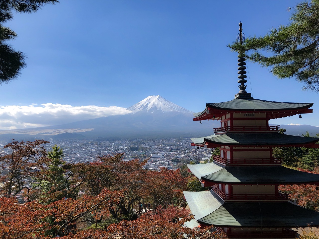 日本富士山特色雪顶迟迟不来，全球变暖下的自然奇观挑战
